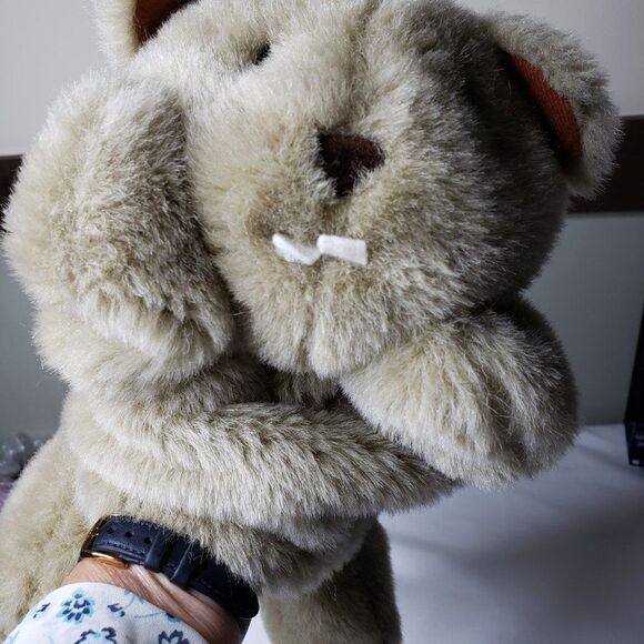 Adorable Vintage ABC Distributing Gray Plush Beaver Hand Puppet Stuffed Animal - Picture 7 of 8